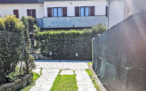 Marina di Massa 651: Allée, Jardin, Passerelle, Dalle, Ombre, Ruelle, Aménagement Paysager, Arrière-Cour, Pavé, Ombre