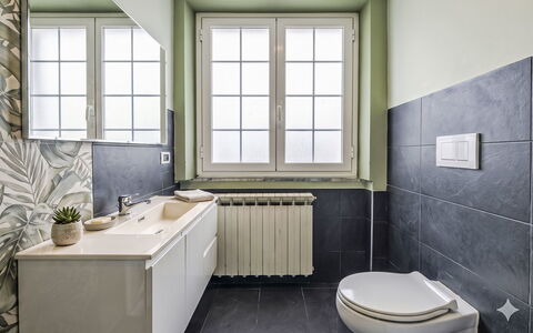 Marina di Massa 651: Salle De Bains, Luminaire Plomberie, Sol, Sol, Design Intérieur, Robinet, Évier, Toilette, Tuile, Plomberie