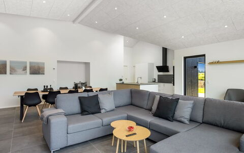 Kamile - 500M from the Sea: Design Intérieur, Sol, Plafond, Sol, Bois, Meubles, Éclairage, Salon, Canapé, Pièce