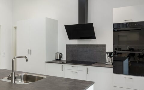 Kamile - 500M from the Sea: Cuisine, Comptoir, Sol, Appareil De Cuisine, Design Intérieur, Cabinetry, Sol, Bois, Principaux Appliance, Électroménager