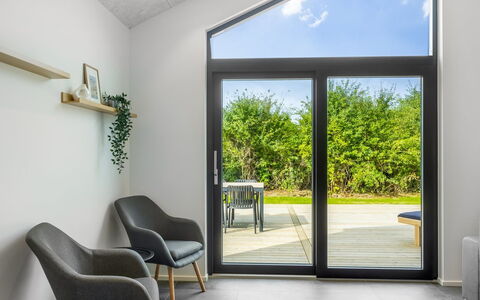 Kamile - 500M from the Sea: Design Intérieur, Accueil Porte, Verre, Dur, Salon, Plante D'Appartement, Parquet, Conception, Chaise