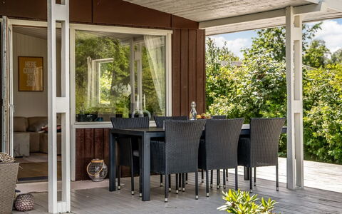 Ulli - 350M from the Sea: Meubles, Bois, Porche, Sol, Chaise, Plafond, Sol, Design Intérieur, Table Cuisine Et Salle A Manger, Table