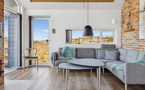 Nuka - 250M from the Sea: Bois, Meubles, Sol, Design Intérieur, Sol, Domicile, Parquet, Salon, Canapé, Plafond