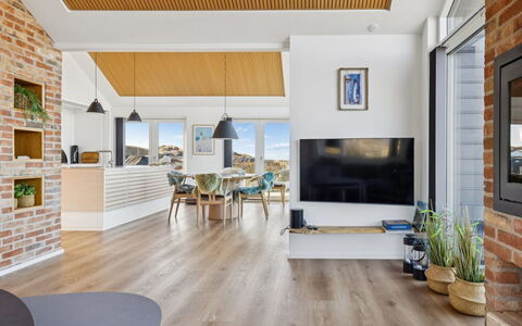 Nuka - 250M from the Sea: Design Intérieur, Meubles, Sol, Bois, Plafond, Sol, Parquet, Chaise, Domicile, Salon