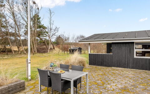 Ruse - 600M from the Sea: Toit, Domicile, Chalet, Jardin, Ombre, Aménagement Paysager, Cour, Arrière-Cour, Batiments Jardin, Siding