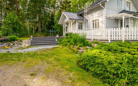 Koivuranta: Arbre, Bâtiment, Maison, Domicile, Zone Résidentielle, Arbuste, Toit, Chalet, Siding