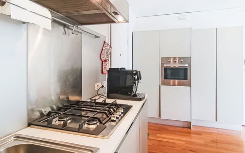 Gigi: Appareil De Cuisine, Cuisine, Comptoir, Principaux Appliance, Cuisinière, Sol, Électroménager, Design Intérieur, Bois, Le Fourneau