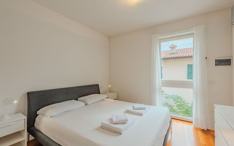 Caminito: Lit, Design Intérieur, Chambre, Sol, Cadre De Lit, Pièce, Plafond, Literie, Drap De Lit, Appartement