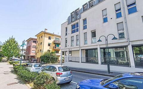 Gigi: Bâtiment, Ville, Automotive Exterieur, Quartier, Appartement, Design Urbain, Zone Métropolitaine, Condominium, Usage Mixte