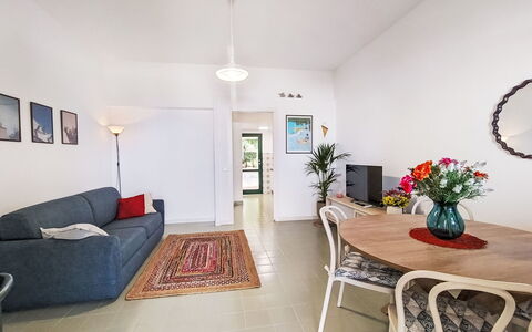 Cala Isulidda: Sol, Design Intérieur, Meubles, Sol, Plafond, Canapé, Pièce, Salon, Table, Appartement