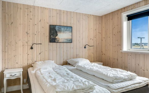 Arsi - 350M from the Sea: Chambre, Bois, Lit, Drap De Lit, Plafond, Literie, Sol, Cadre De Lit, Pièce, Dur