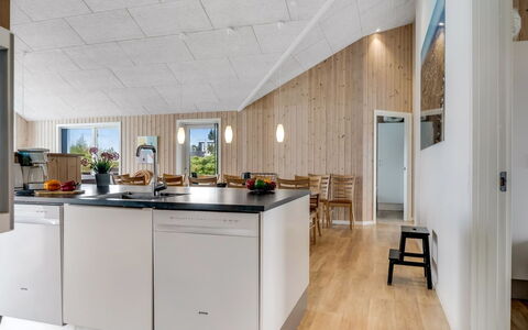 Arsi - 350M from the Sea: Cuisine, Bois, Plafond, Design Intérieur, Sol, Comptoir, Meubles, Luminaire, Table Cuisine Et Salle A Manger, Domicile