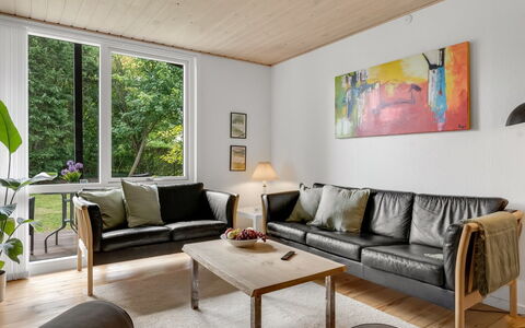 Elenora - 300M from the Sea: Meubles, Design Intérieur, Sol, Mur, Canapé, Bois, Sol, Salon, Parquet, Cadre