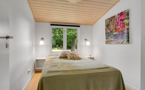 Elenora - 300M from the Sea: Design Intérieur, Lit, Chambre, Meubles, Mur, Sol, Bois, Plafond, Sol, Drap De Lit