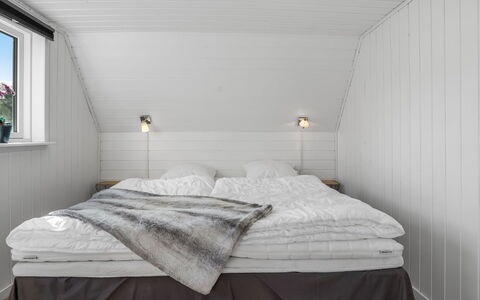 Ilsebeth - from the Sea: Plafond, Sol, Chambre, Sol, Literie, Drap De Lit, Linge, Lit, Planche, Dur