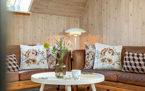 Ilsebeth - from the Sea: Meubles, Design Intérieur, Bois, Sol, Sol, Éclairage, Salon, Luminaire, Pièce, Domicile