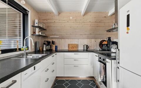 Ilsebeth - from the Sea: Cuisine, Comptoir, Appareil De Cuisine, Bois, Principaux Appliance, Sol, Électroménager, Design Intérieur, Plafond, Cabinetry