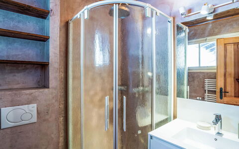 Les Marmottes: Luminaire Plomberie, Sol, Sol, Design Intérieur, Salle De Bains, Robinet, Plomberie, Évier, Plafond, Éclairage