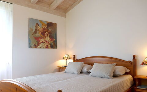 Casa Alenzino: Lit, Meubles, Literie, Design Intérieur, Chambre, Drap De Lit, Sol, Sol, Bois, Plafond