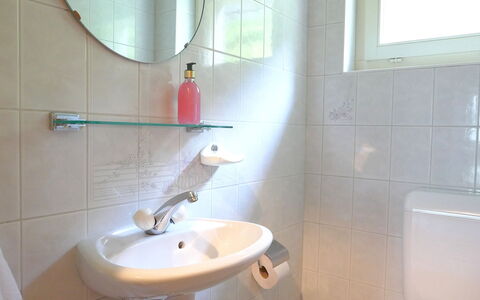 Casa Alenzino: Lavabo, Salle De Bains, Luminaire Plomberie, Mur, Évier, Design Intérieur, Robinet, Plomberie, Sol, Miroir