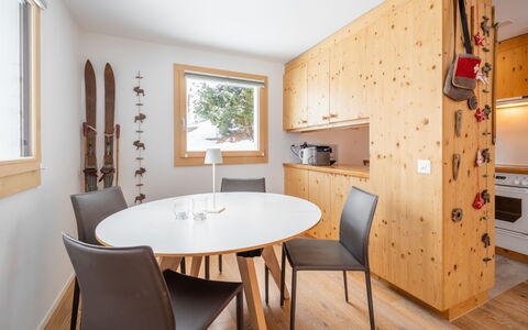 Casa Collina 5I-02: Meubles, Design Intérieur, Sol, Bois, Plafond, Sol, Table, Table Cuisine Et Salle A Manger, Éclairage, Salle À Manger