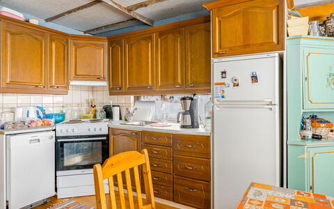 Kivalikkolampi: Appareil De Cuisine, Cuisine, Principaux Appliance, Cabinetry, Comptoir, Réfrigérateur, Bois, Design Intérieur, Sol, Meubles