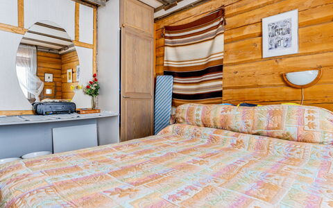 Kivalikkolampi: Bois, Tache De Bois, Chambre, Linge, Dur, Literie, Drap De Lit, Cabane En Rondins, Lit, Planche