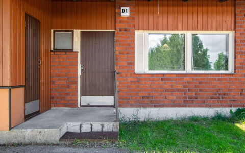 Heinävesi Homes D1: Bois, Porte, Composite, Siding, Tache De Bois, Brique, Brickwork, Cour, Accueil Porte