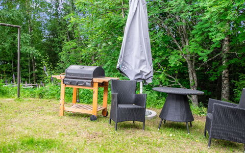 Heinävesi Homes D6: Meubles, Mobilier De Jardin, Chaise, Tableau De Plein Air, Jardin, Arrière-Cour, Tache De Bois, Ombre, Barbecue