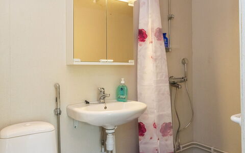 Heinävesi Homes D7: Lavabo, Salle De Bains, Luminaire Plomberie, Mur, Évier, Sol, Sol, Robinet, Design Intérieur, Plomberie