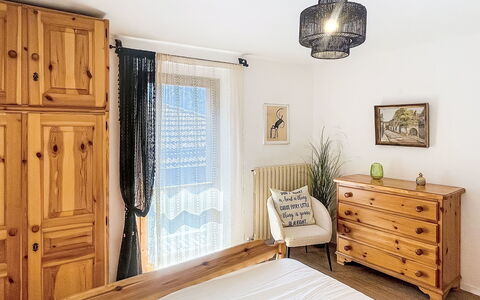 Bluhome: Meubles, Lit, Design Intérieur, Chambre, Bois, Pièce, Tiroir, Literie, Drap De Lit, Cabinetry