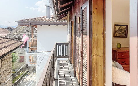 Bluhome: Mur, Fenêtre, Bois, Architecture, Porte, Domicile, Maison, Zone Résidentielle, Balcon, Composite
