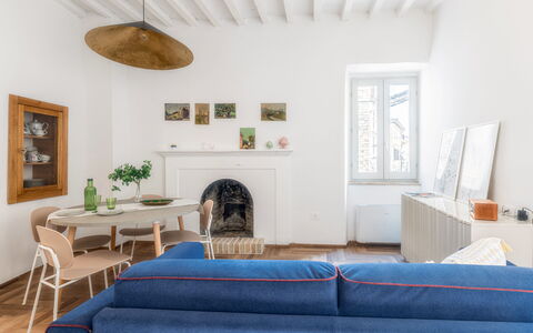 Suite Sinfonia Blu: Meubles, Design Intérieur, Sol, Mur, Bois, Sol, Table, Pièce, Domicile, Chaise