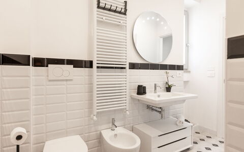 Suite Sinfonia Oro: Sol, Design Intérieur, Sol, Luminaire Plomberie, Toilette, Salle De Bains, Évier, Siège De Toilette, Lavabo, Robinet