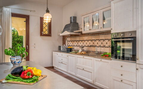 Casale Domè 14+2: Cuisine, Comptoir, Design Intérieur, Meubles, Cabinetry, Appareil De Cuisine, Sol, Bois, Principaux Appliance, Cuisinière