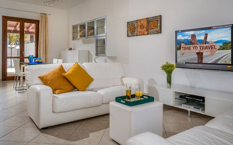 Villa delle Sirene 6: Meubles, Design Intérieur, Canapé, Sol, Salon, Sol, Pièce, Télévision, Plafond, Table