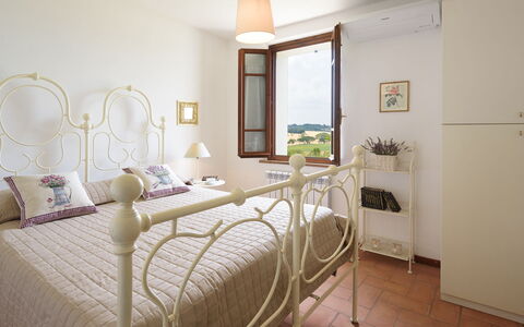 Poggio Vistabella 10: Meubles, Design Intérieur, Lit, Chambre, Sol, Sol, Plafond, Pièce, Drap De Lit, Literie