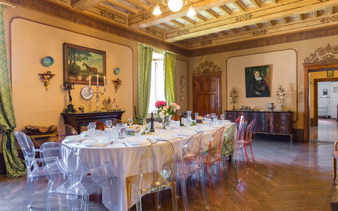 Villa Lemura 16+4: Chaise, Table Cuisine Et Salle A Manger, Parquet, Salle À Manger, Plante D'Appartement, Salle, Restaurant, Hôtel, Lustre, Nappe De Table