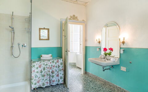 Villa Lemura 16+4: Mur, Lavabo, Salle De Bains, Luminaire Plomberie, Design Intérieur, Sol, Sol, Robinet, Évier, Plomberie