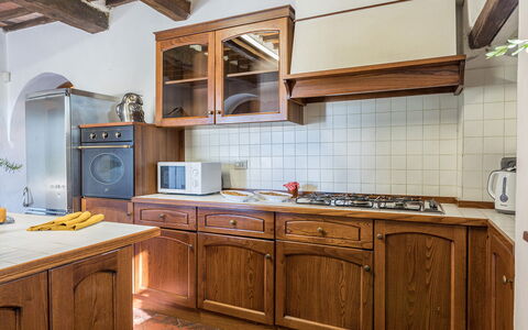 Villalta 18+2: Cuisine, Cabinetry, Bois, Design Intérieur, Comptoir, Appareil De Cuisine, Meubles, Sol, Principaux Appliance, Placard