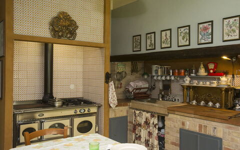 Il Podere di Fi 8: Design Intérieur, Meubles, Bois, Cuisine, Sol, Éclairage, Pièce, Sol, Cabinetry, Rayonnage