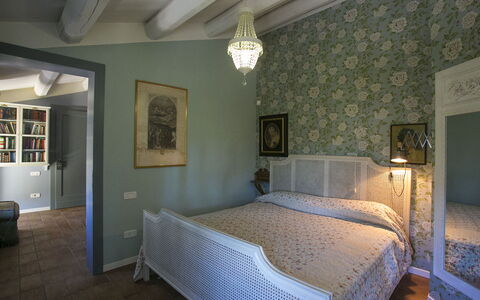 Il Podere di Fi 8: Meubles, Mur, Design Intérieur, Chambre, Lit, Plafond, Pièce, Sol, Éclairage, Linge
