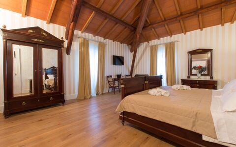 Villa Capozza 18+2: Bois, Design Intérieur, Sol, Sol, Meubles, Éclairage, Chambre, Plafond, Lit, Cadre De Lit