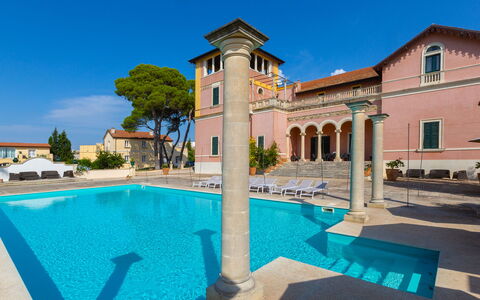 Villa Capozza 18+2: Façade, Biens, Piscine, Hacienda, Manoir, Villa, Hôtel, Balcon, Recours