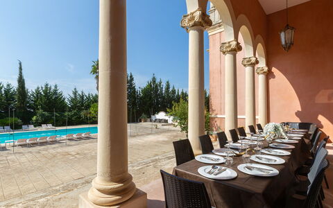 Villa Capozza 18+2: Piscine, Recours, Colonne, Chaise, Biens, Hacienda, Ombre, Lustre, Eco Hôtel, Manoir