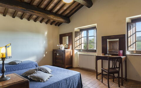 Podere Collelungo 14: Meubles, Mur, Domicile, Design Intérieur, Sol, Pièce, Plafond, Chambre, Lit, Sol