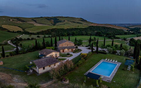 Podere Collelungo 14: Domicile, Biens, Chalet, Ferme, Villa, Hacienda, Manoir, Piscine, Arrière-Cour