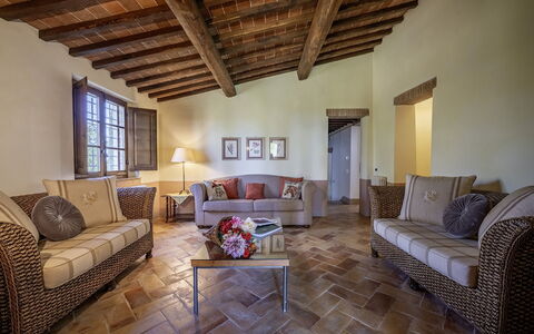 Casale dei 12: Meubles, Design Intérieur, Sol, Mur, Sol, Canapé, Bois, Salon, Pièce, Table