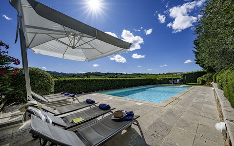Casale dei 12: Bleu, Piscine, Mobilier De Jardin, Recours, Ombre, Jardin, Aménagement Paysager, Loisir, Parapluie, Eco Hôtel
