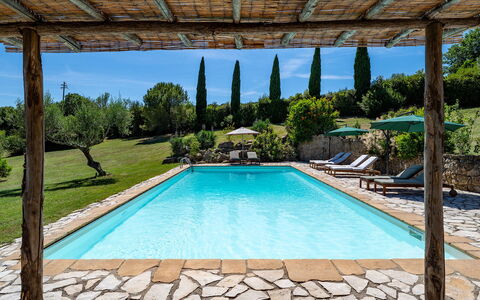 Cinque Cipressi 8: Bleu, Piscine, Recours, Mobilier De Jardin, Caractéristique De L'Eau, Loisir, Jardin, Aménagement Paysager, Eco Hôtel, Ombre